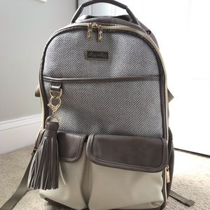 Itzy Ritzy boss backpack. Vanilla latte.